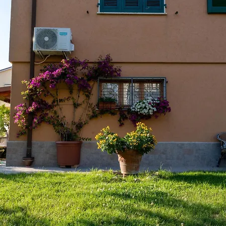Il Giardino Di Carlo Apartament- Famiglie E Gruppi Ameglia